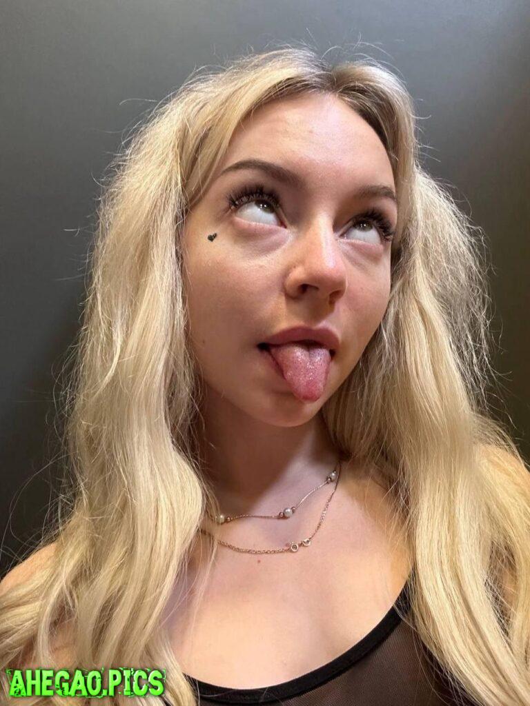 You'd like to see that ahegao full of your cum, wouldn't you