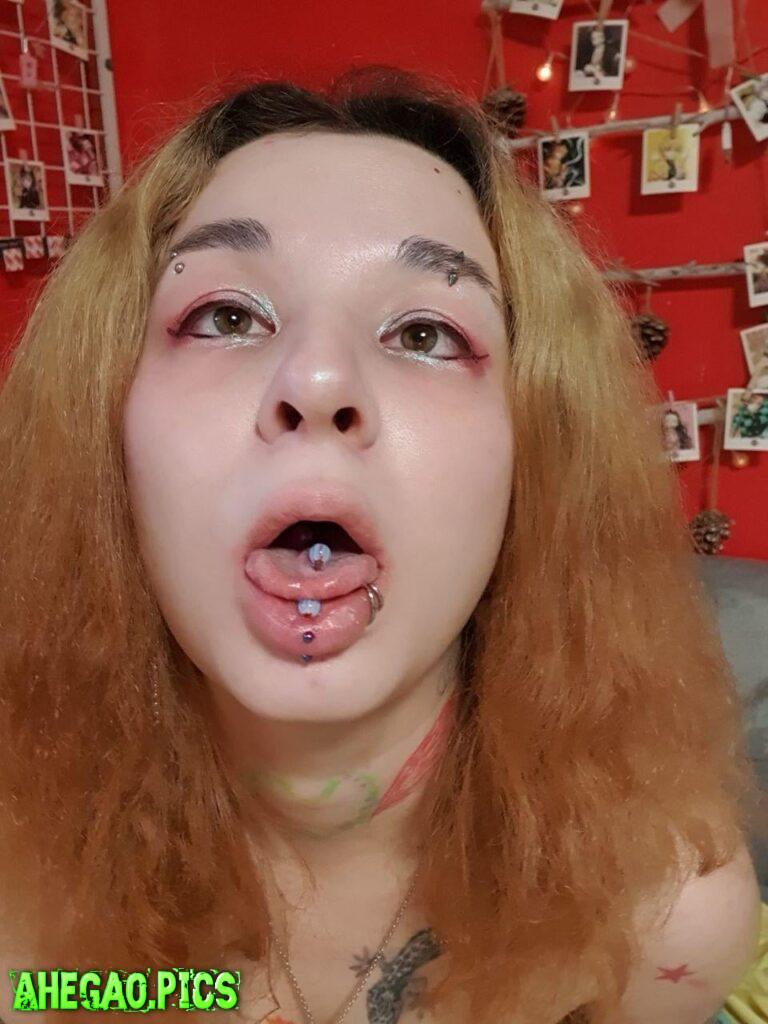 Do you think my ahegao is sexy or stupid