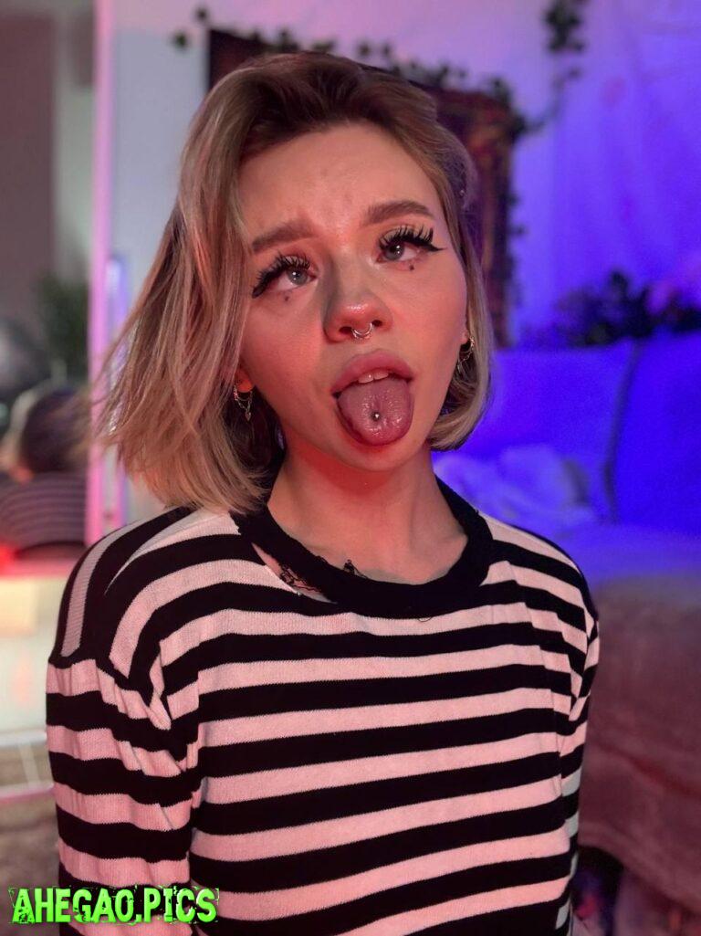 Do you think my ahegao is sexy or stupid