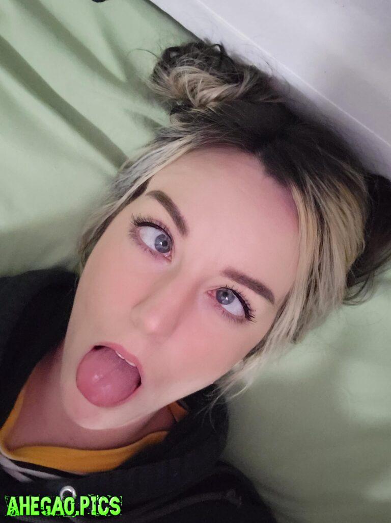 Ahegao with bunz