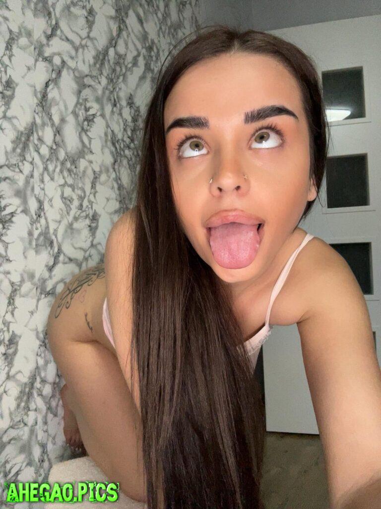 An innocent girl is waiting for your cum on her face 😇