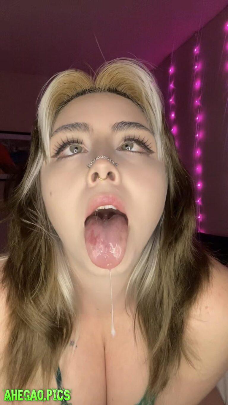 Close up ahegao for you