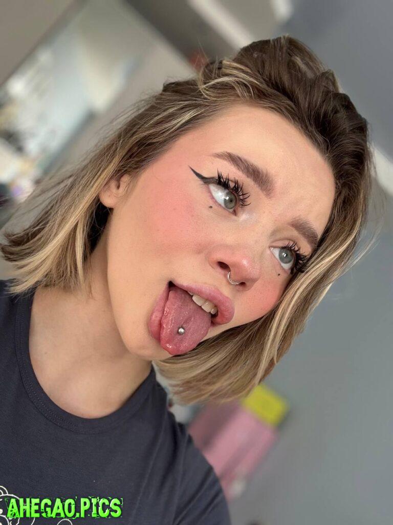 Do you think my ahegao is sexy or stupid