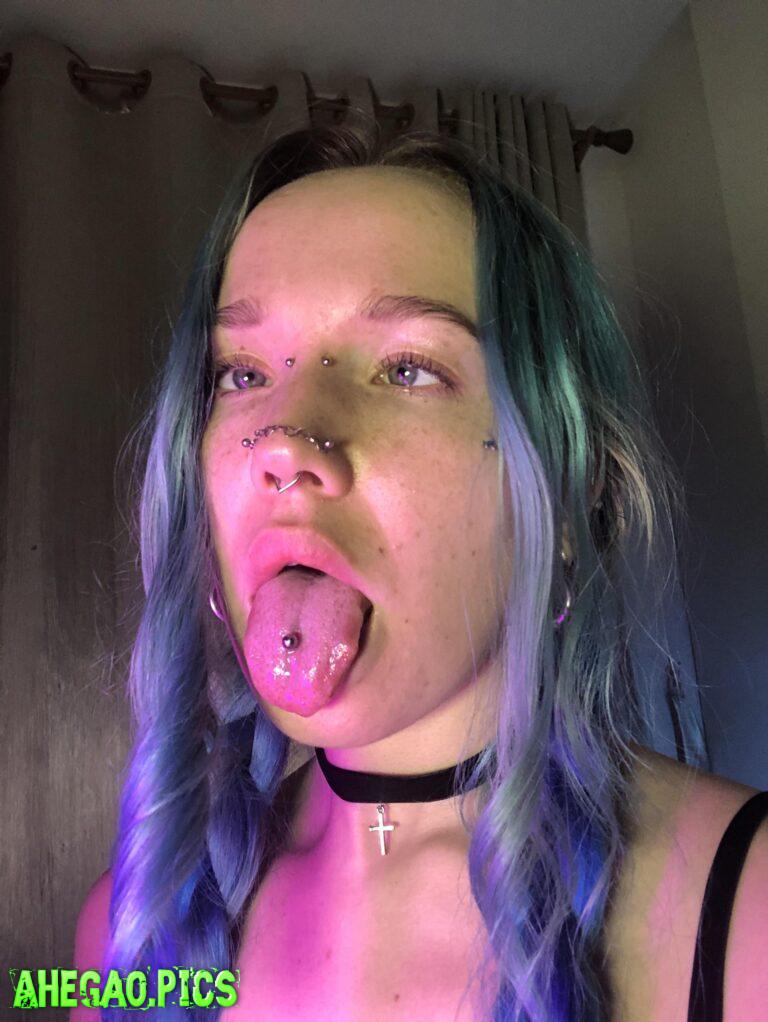 Rate my ahegao from 1 to 10.