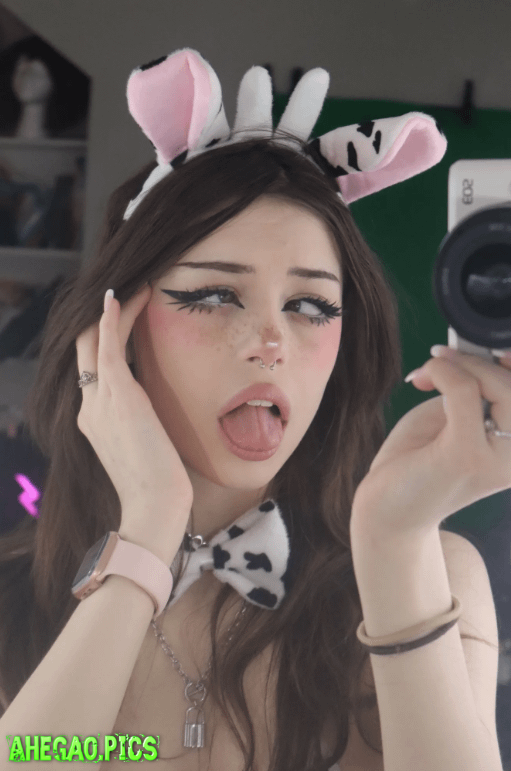 whos in to cum on my ahegao face