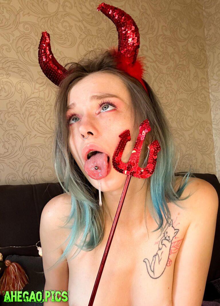 Ahegao from bondage