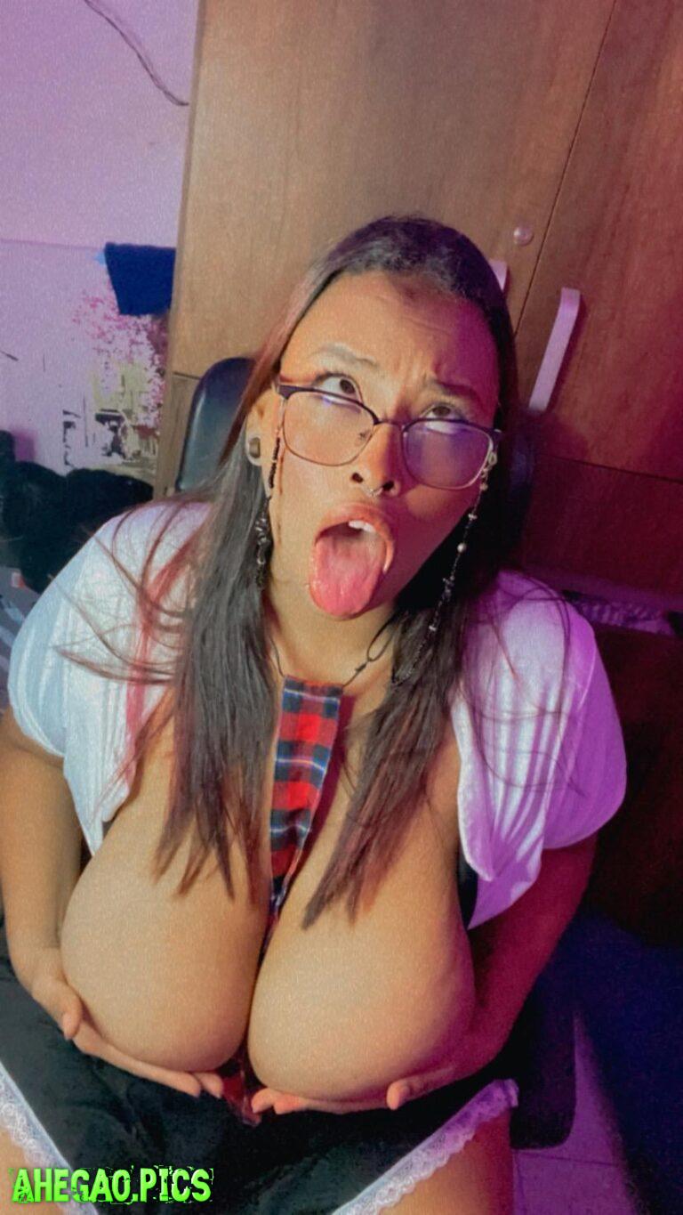 Put some cum on my tongue Daddy I can never get enough