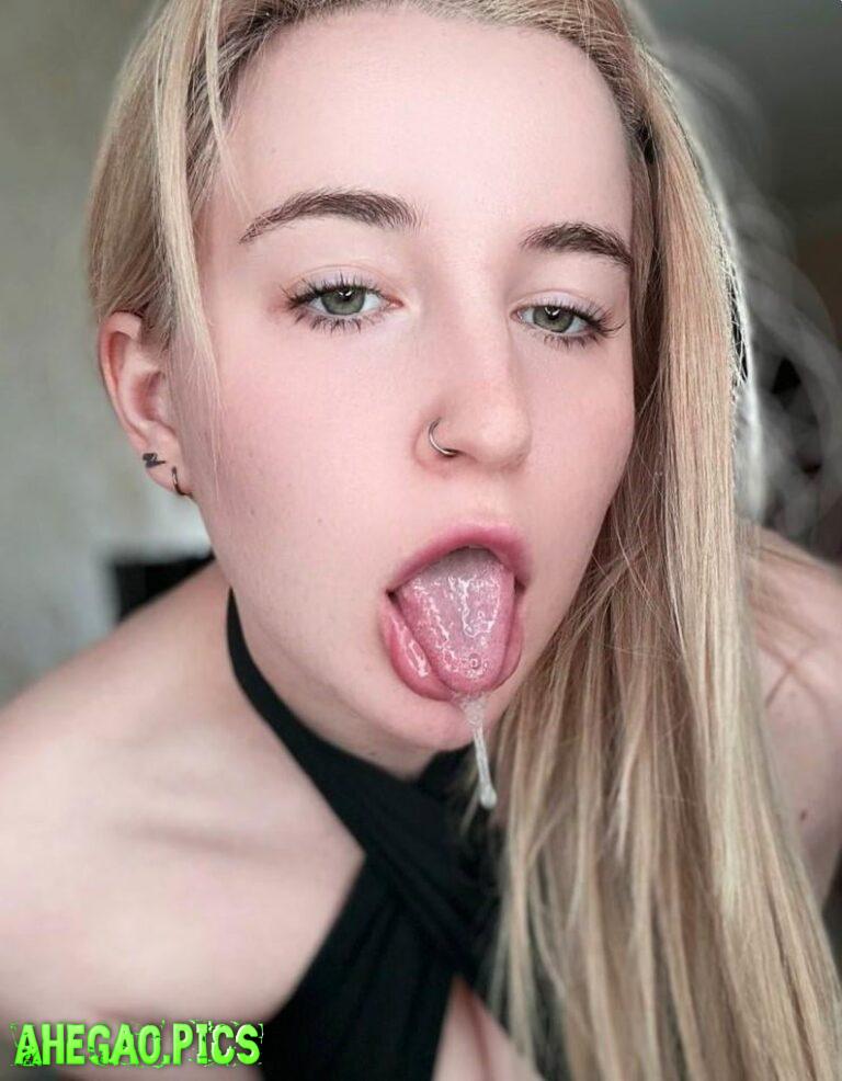 Blonde and hot ahegao for you