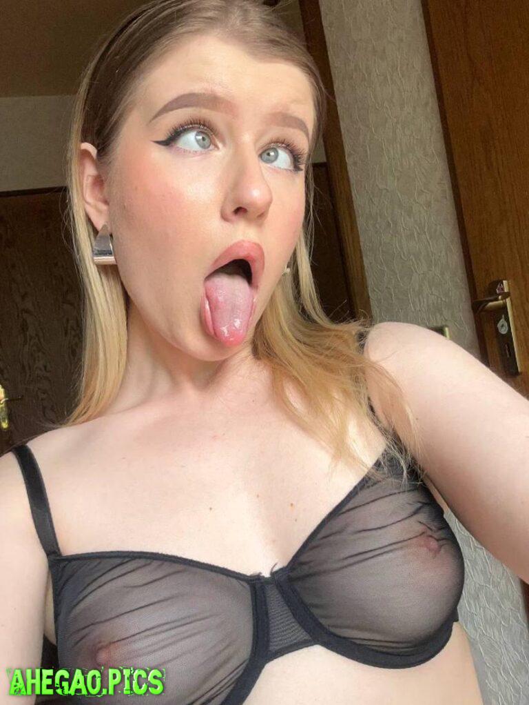 Just a cute little ahegao with tongue