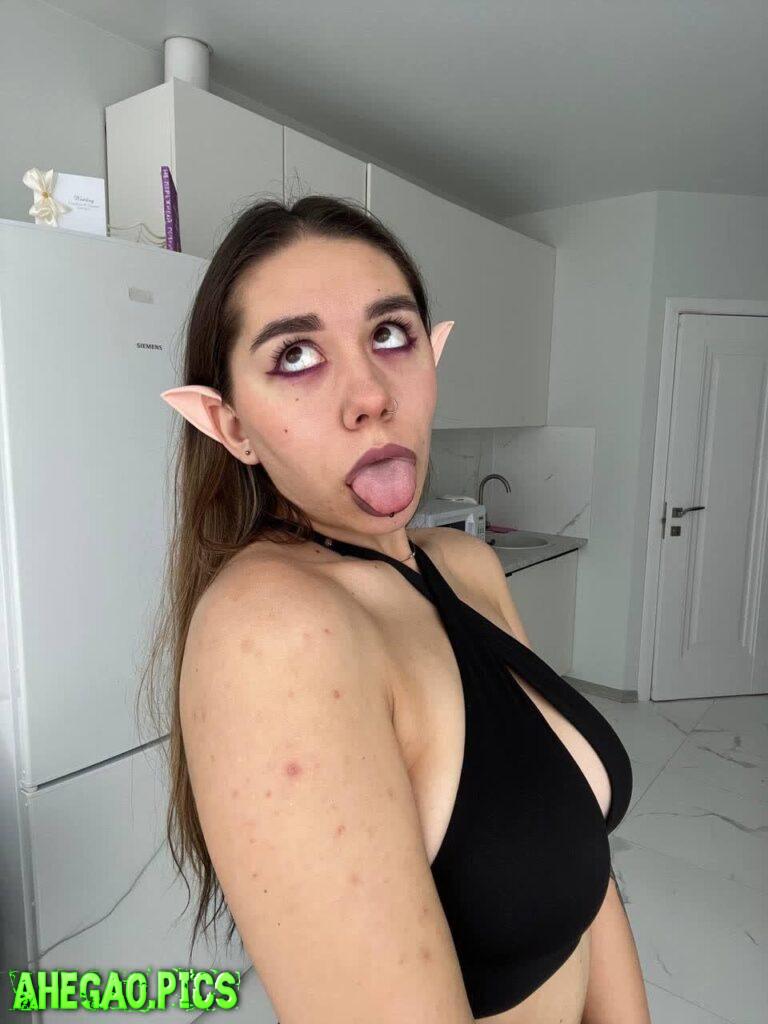 Your ahegao-elf-girl