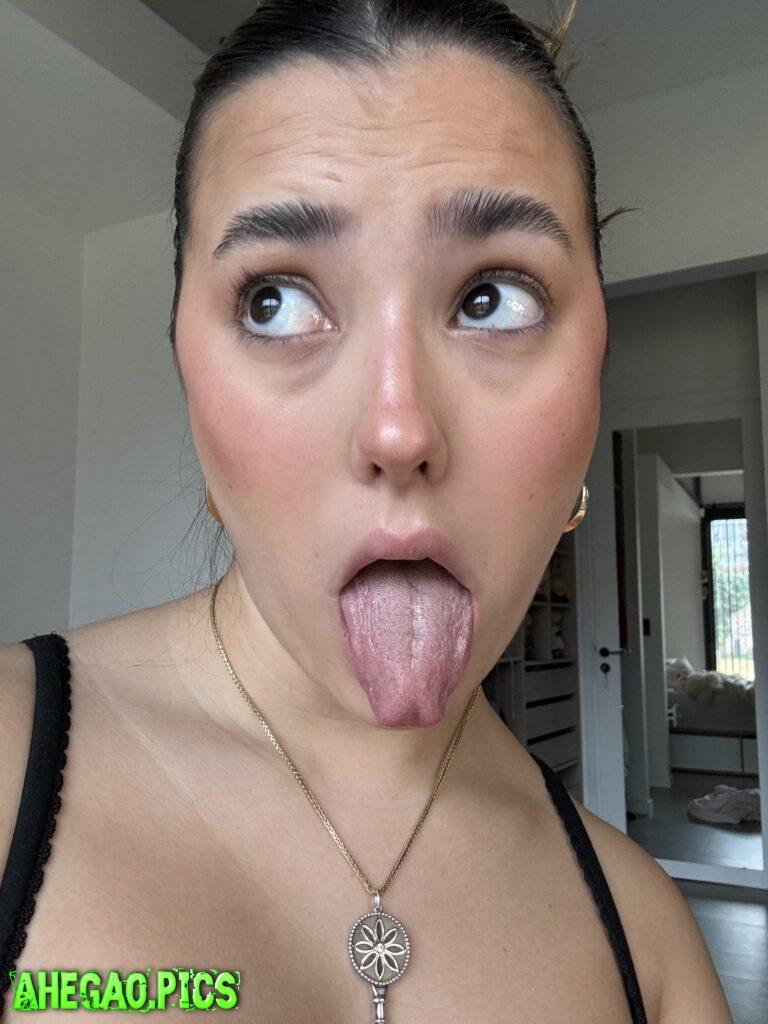 Cum on my tongue or whole face you decide