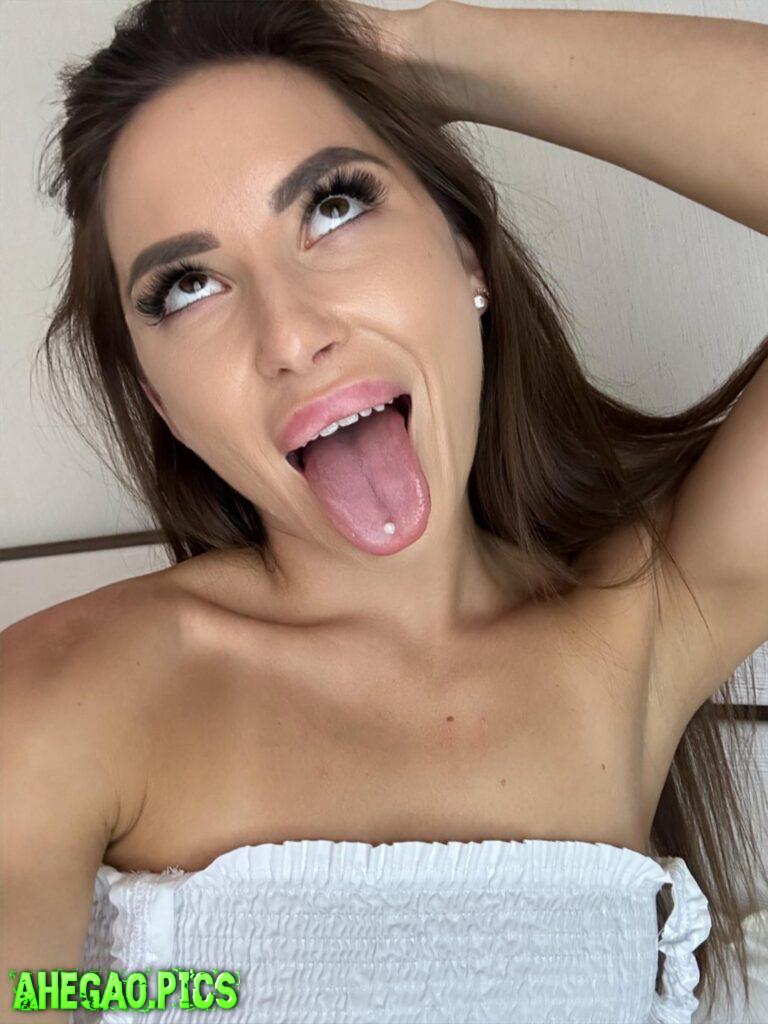 I love it when warm white is on my tongue