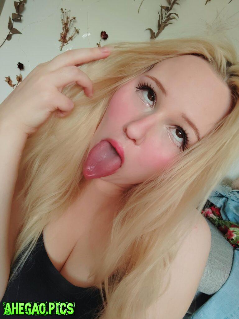 Ahegao is the best facial expression for a girl, right?