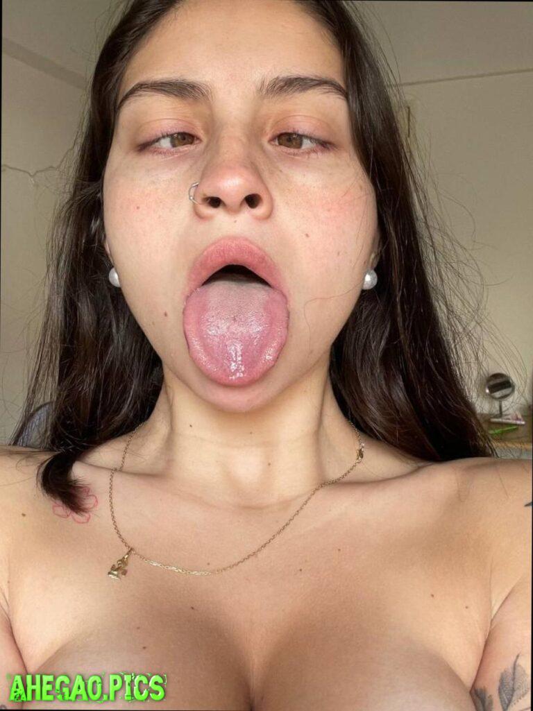 My tongue is long, do you like it?