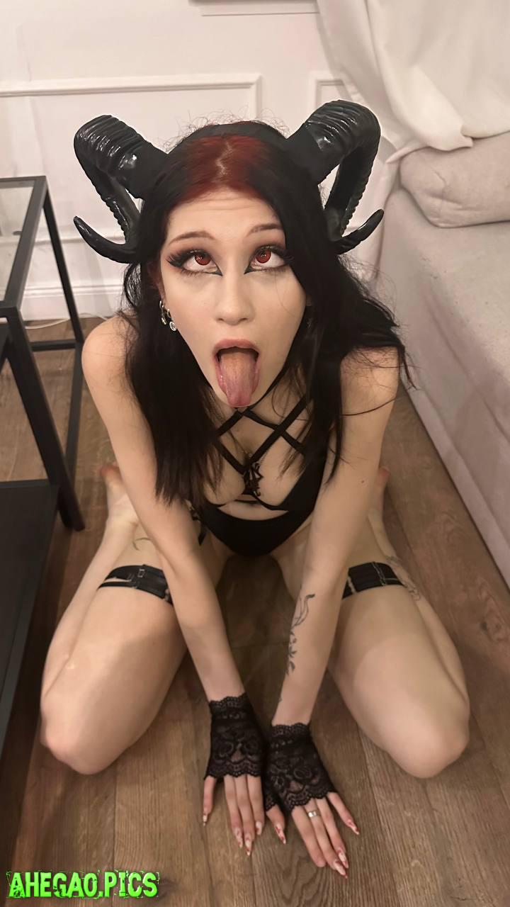 The slutty demon loves to get it on the mouth