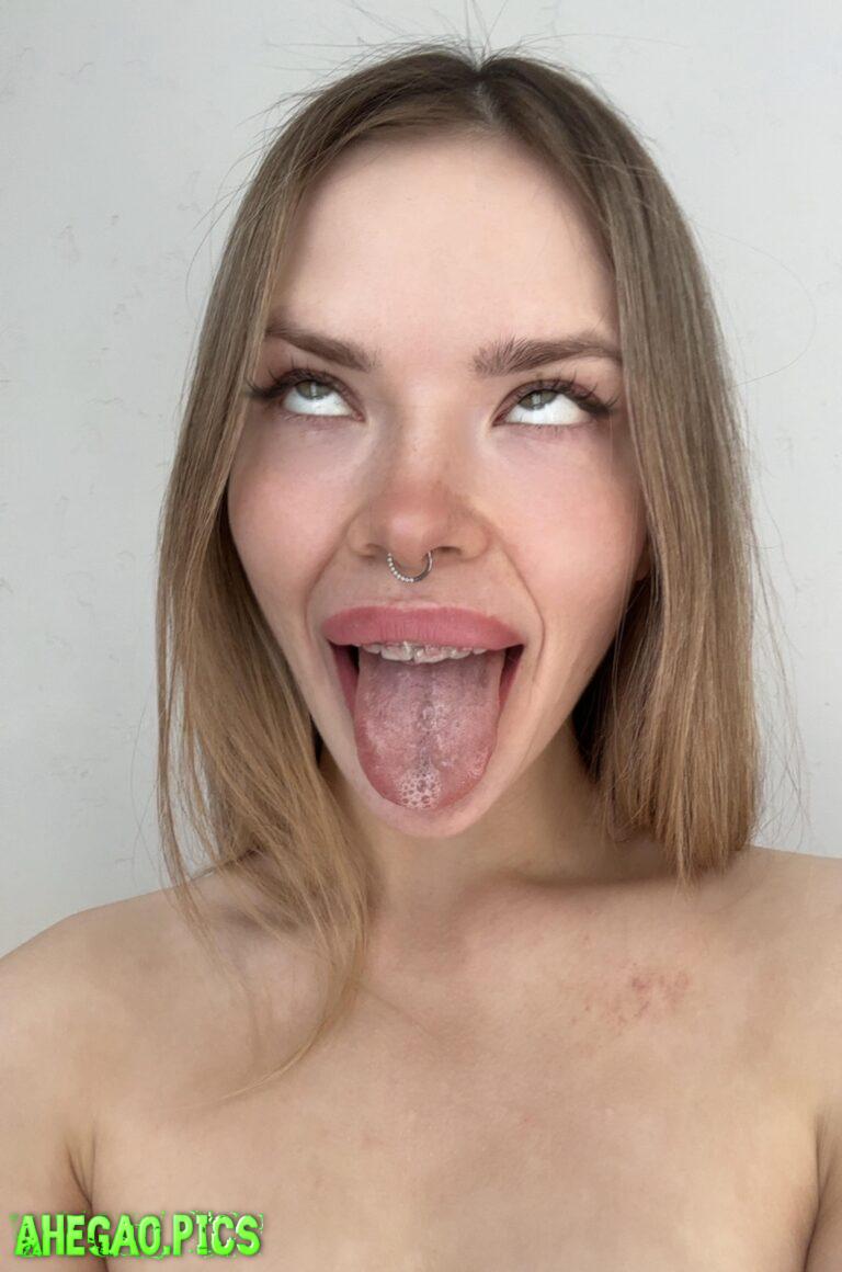 this ahegao makes your heart beat faster, doesn't it