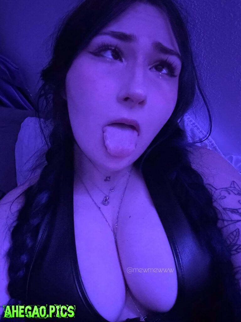 Cum on my face🖤