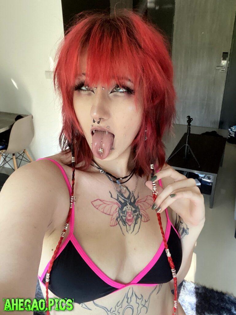 Desperate ahegao eyes... Craving your attention ;)