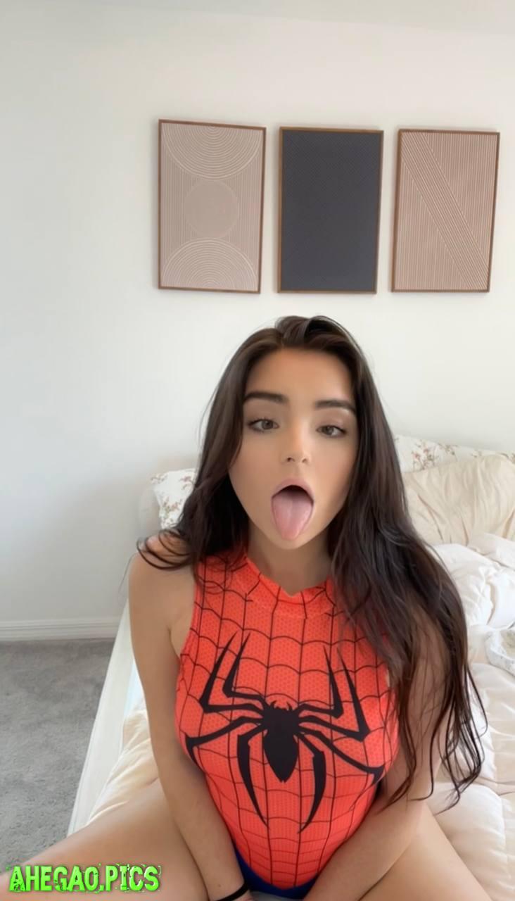 New ahegao slut in here ;)