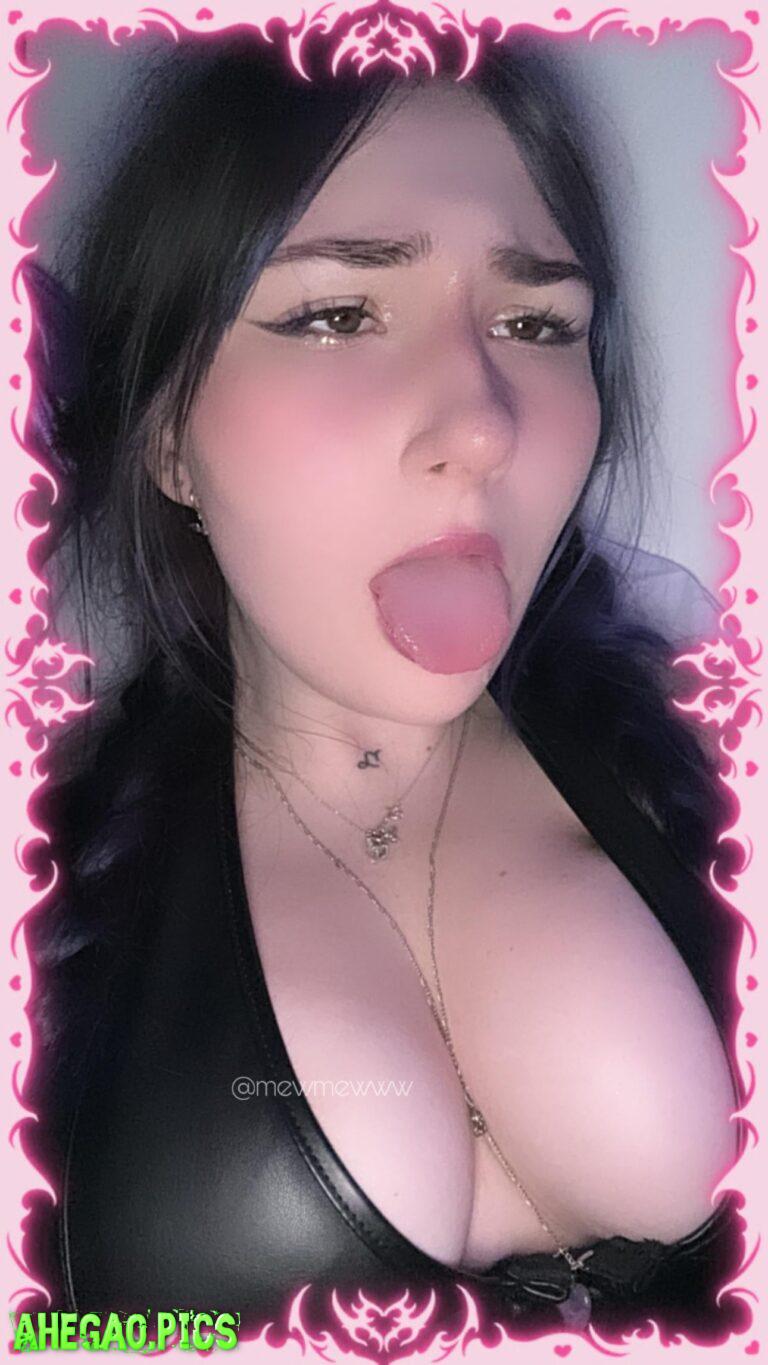 Tongue or tits?💦