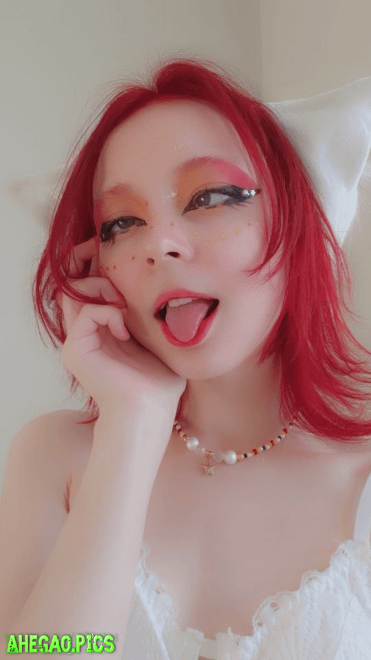 white kitty ahegao